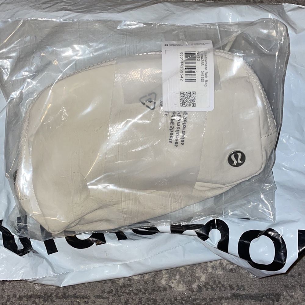 Lululemon Everywhere Belt Bag